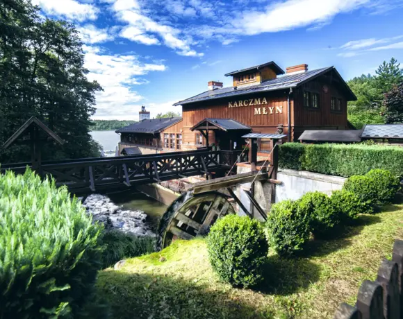 Karczma Młyn mit Mühlrad