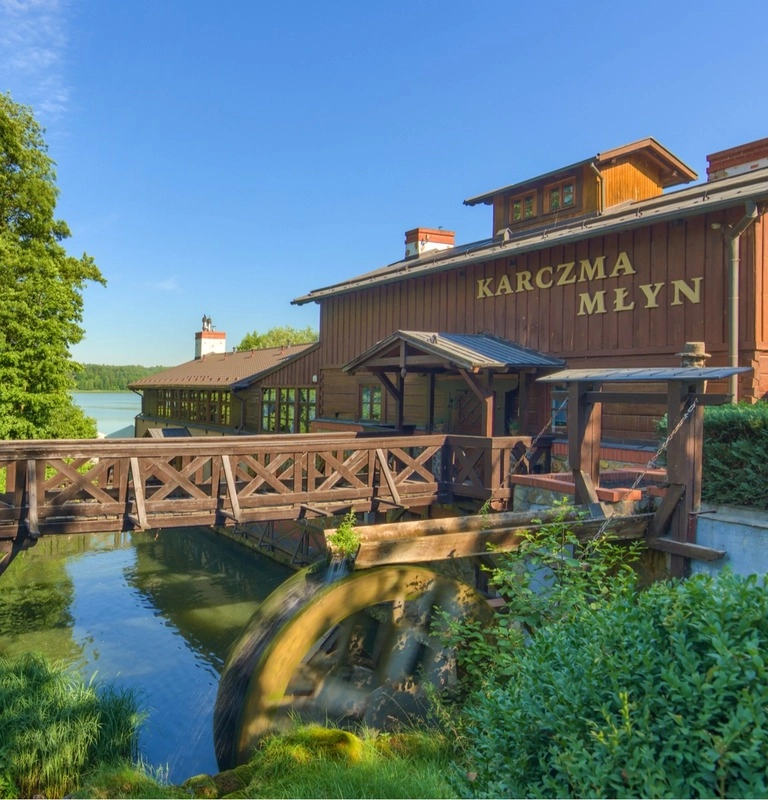 Gaststätte Karczma Młyn mit funktionierendem Mühlrad